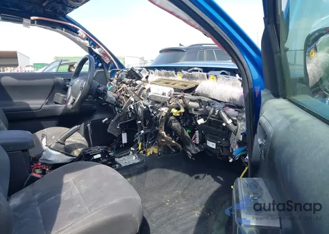 2017 Toyota Tacoma Trd Sport z USA, uszkodzony, nr VIN 5TFCZ5AN4HX065947